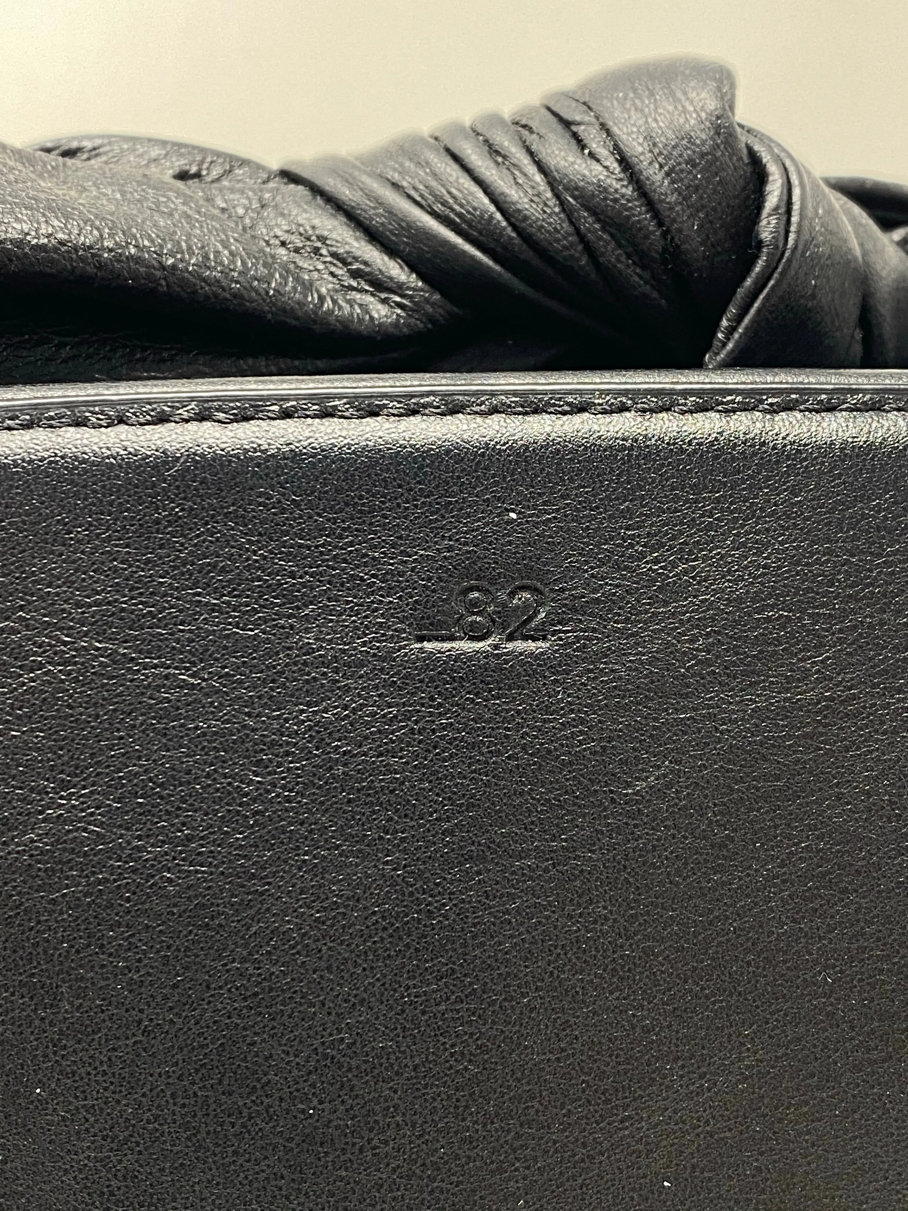 _82 Under 82 Black Leather Bag Victoria Tote S