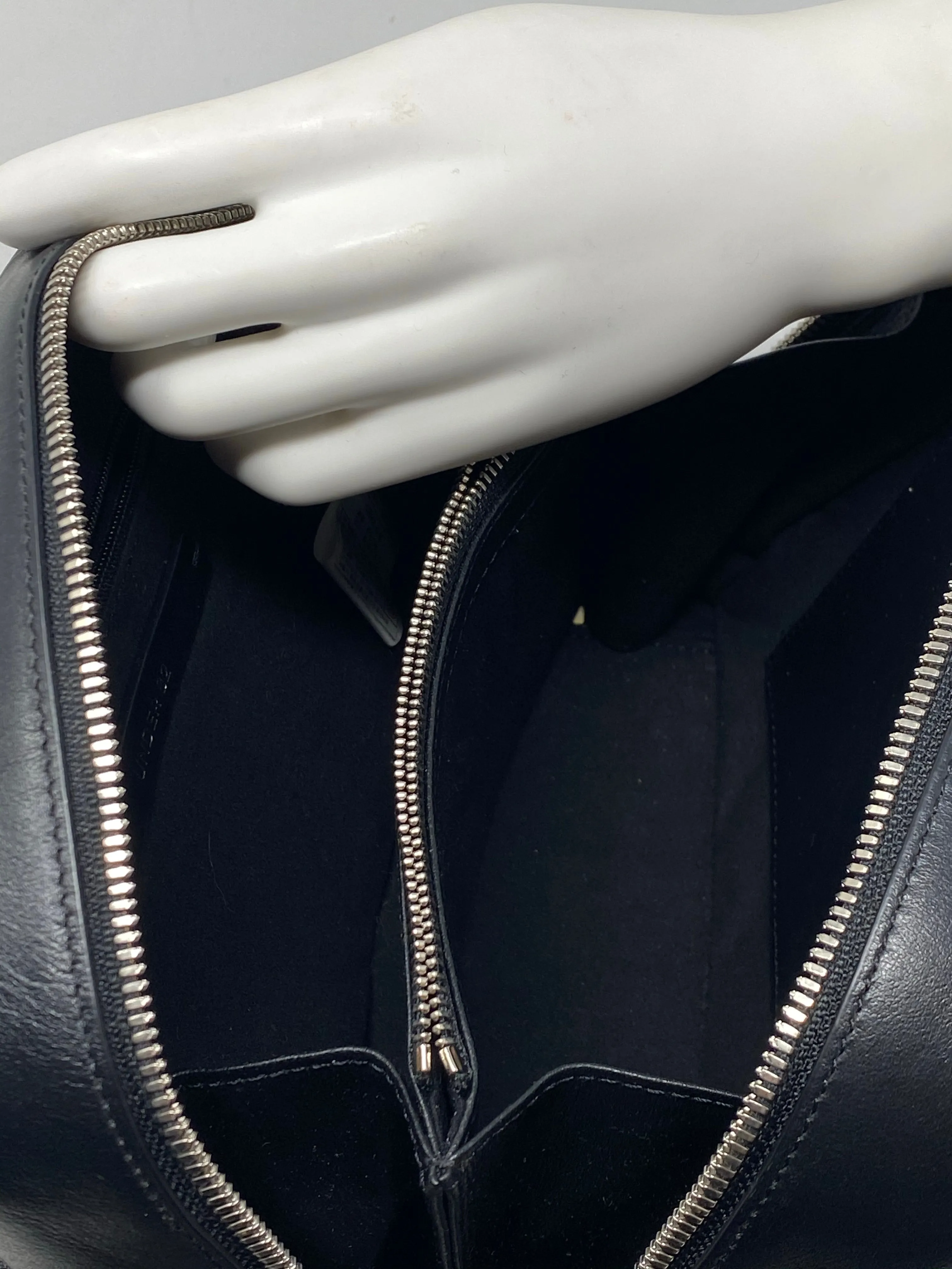 _82 Under 82 Black Leather Bag Victoria Tote S