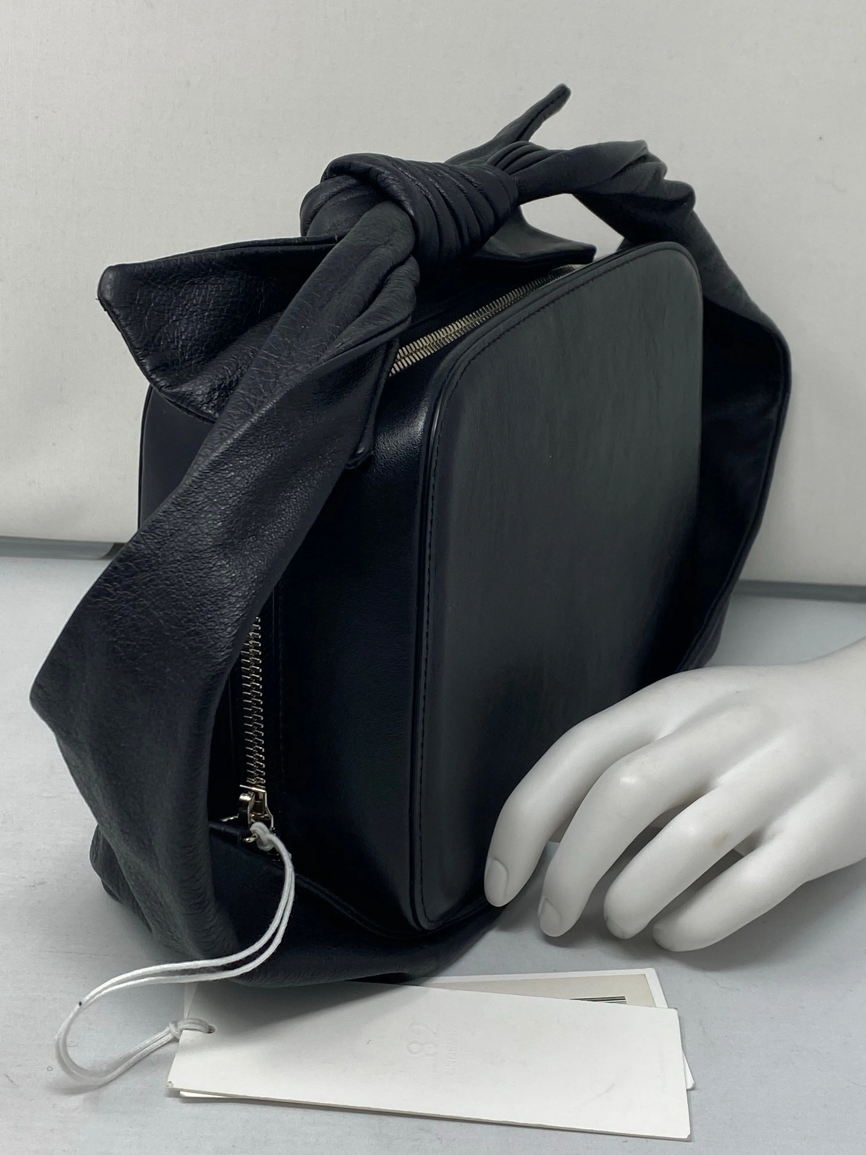 _82 Under 82 Black Leather Bag Victoria Tote S