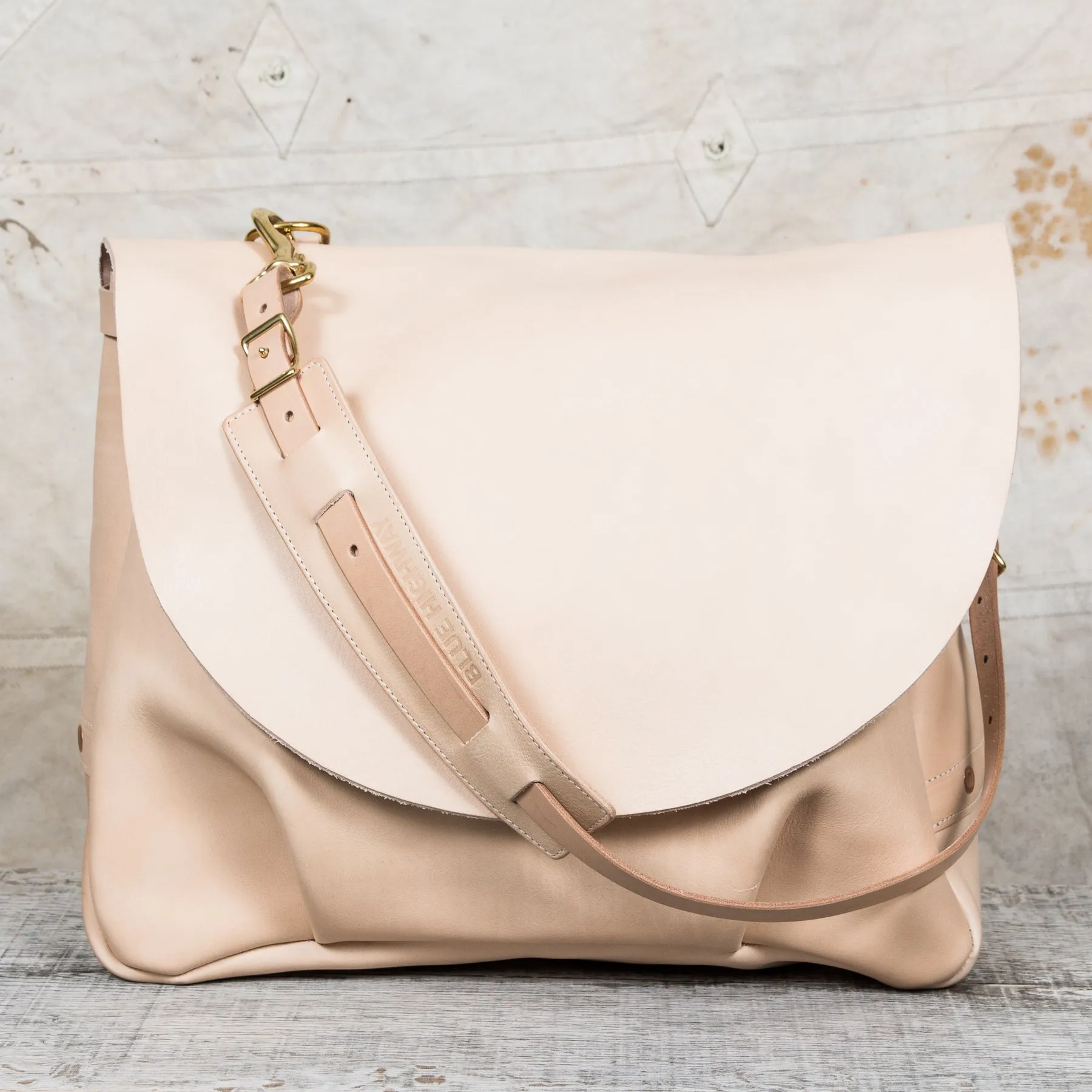 Blue Highway Messenger Bag Veg Tan Leather Natural