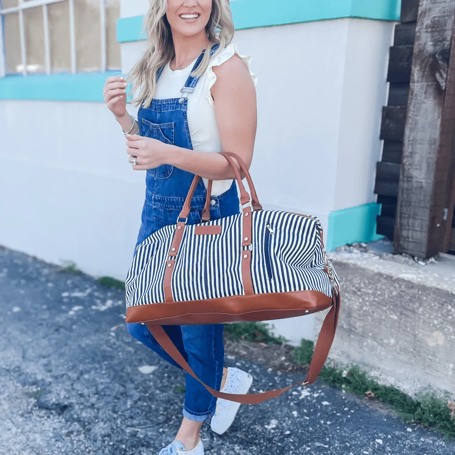 Canvas Weekender: The Ultimate Bag for Every Journey