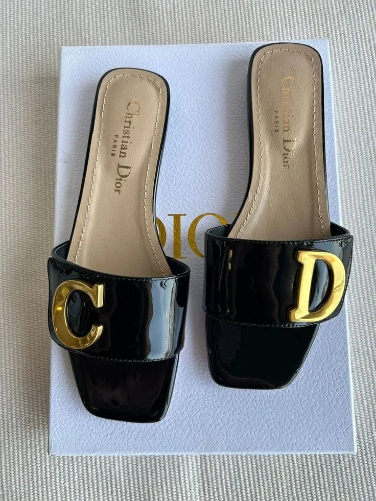 CD Slippers