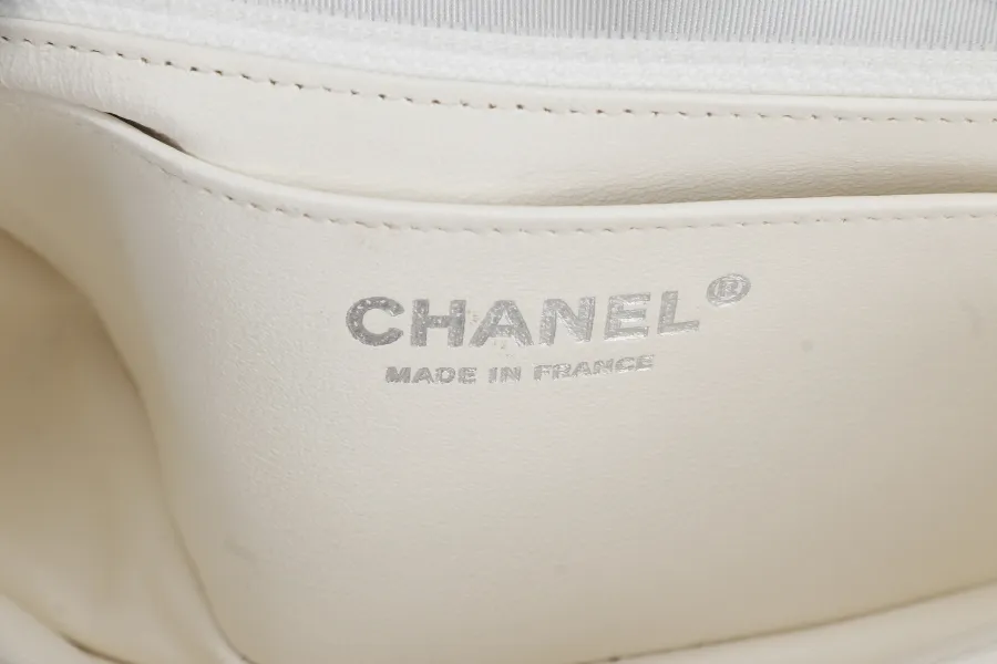 CHANEL QUILTING ENCHAINED FLAP BAG (1968xxxx) WHITE LAMBSKIN LEATHER SILVER HARDWARE WITH CARD, DUST COVER AND BOX