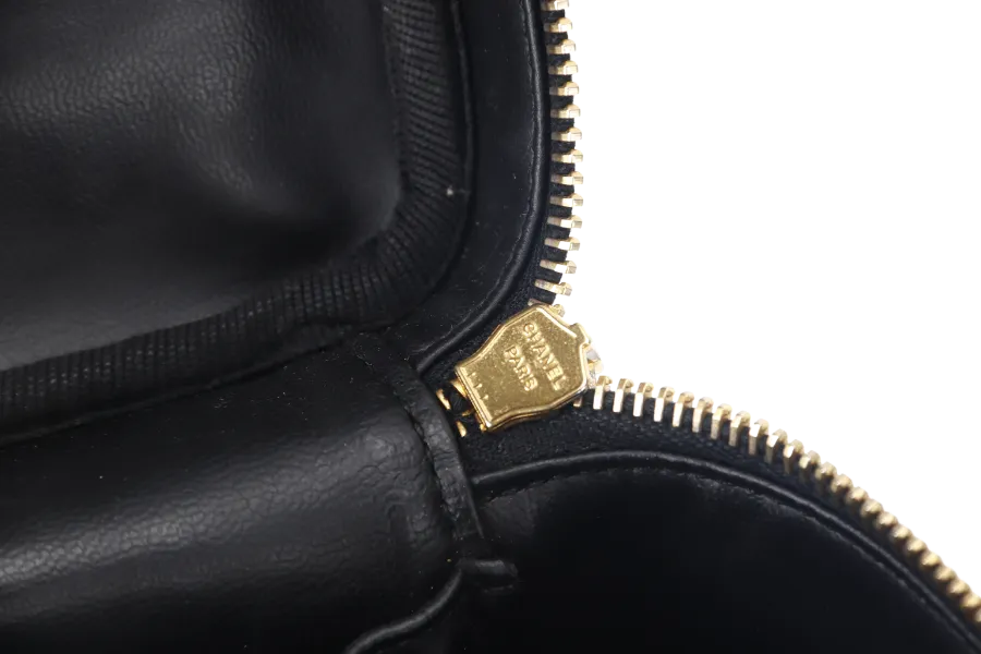 CHANEL VINTAGE VANITY CASE (411xxxx) BLACK LAMBSKIN LEATHER GOLD HARDWARE WITH THIRD PARTY CHAIN, COMPARTMENT AND CARD