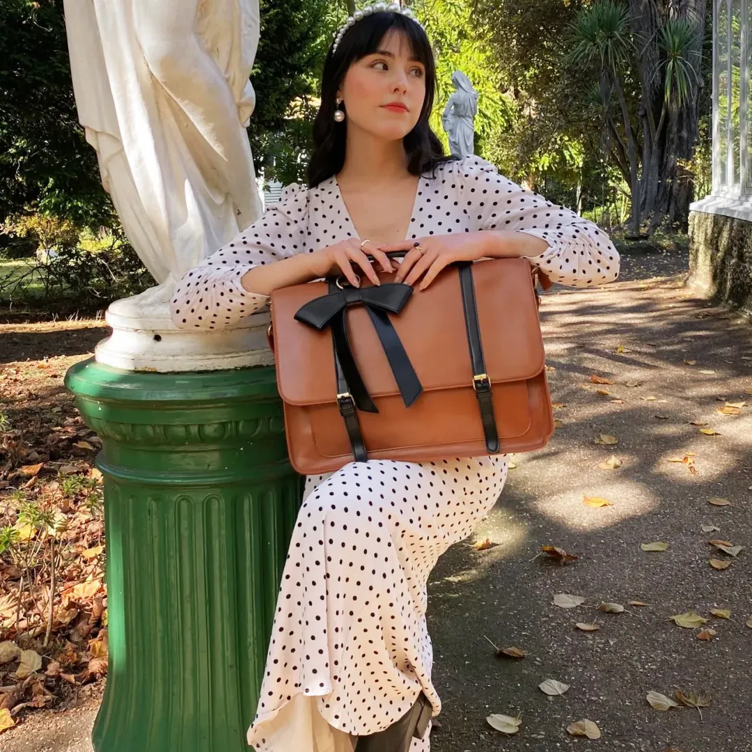 Classic Bow Boutique Messenger