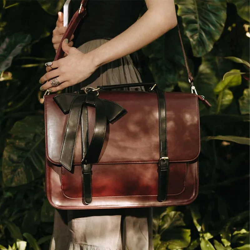 Classic Bow Boutique Messenger