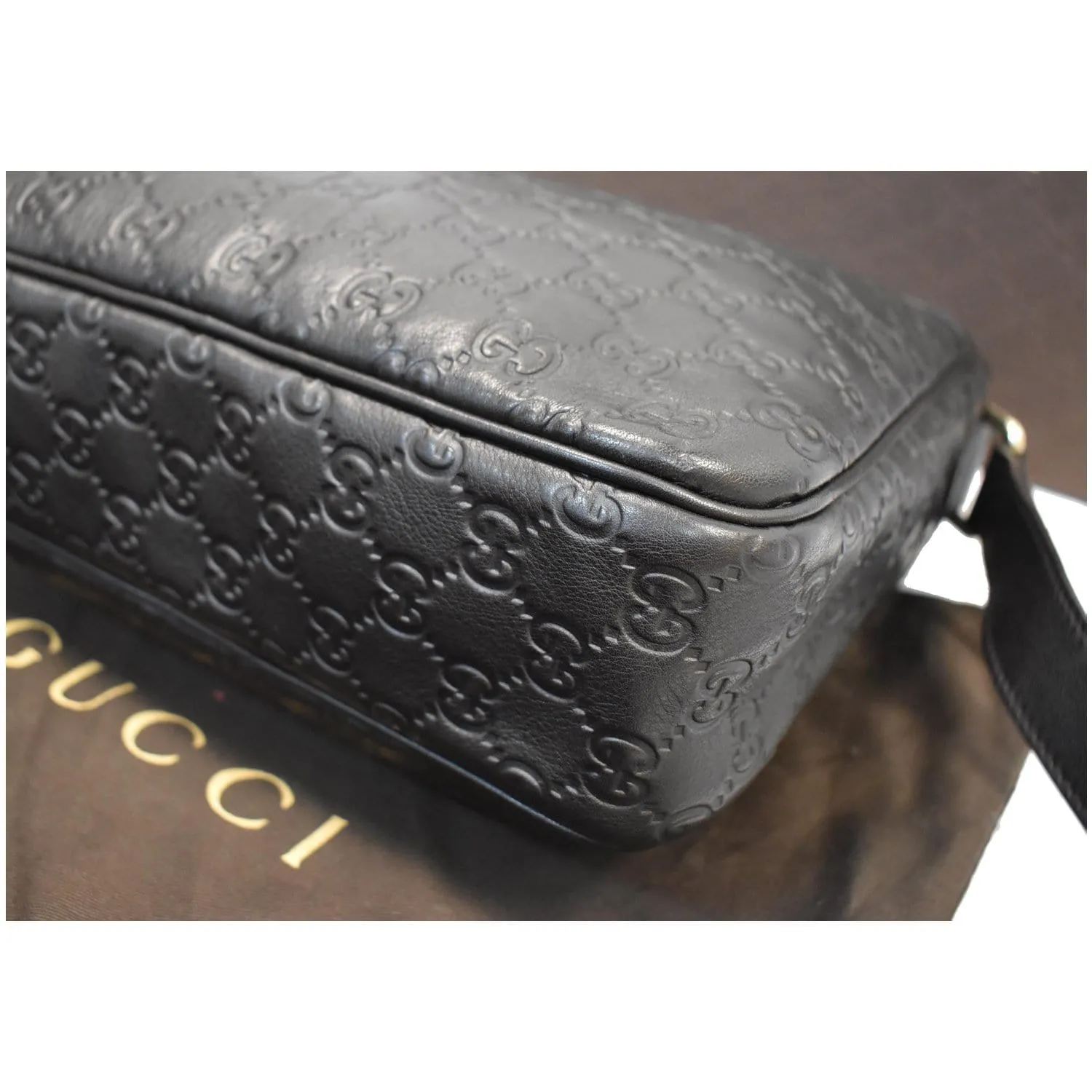 GUCCI Guccissima Leather Messenger Bag Black 201448