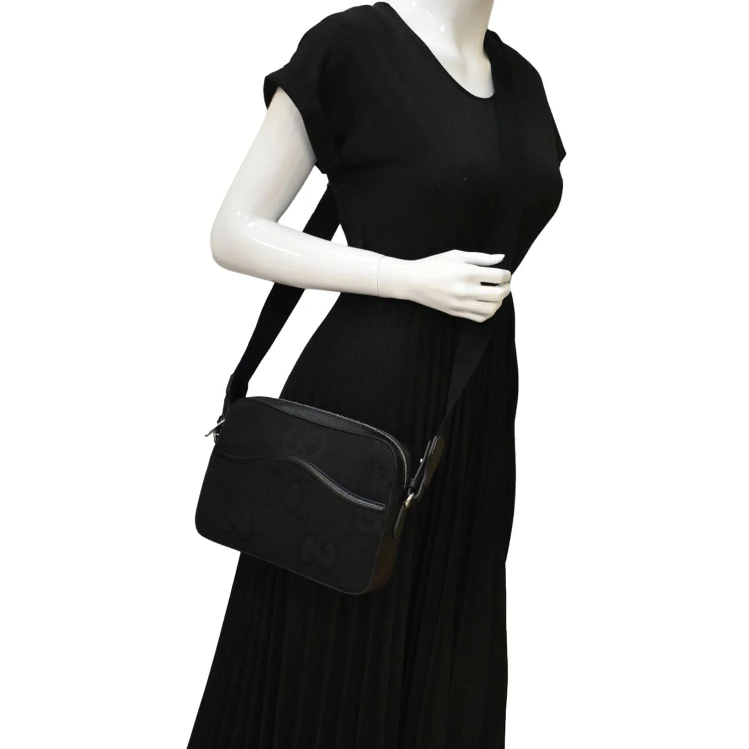 GUCCI  jumbo GG Canvas Messenger Bag Black 675891
