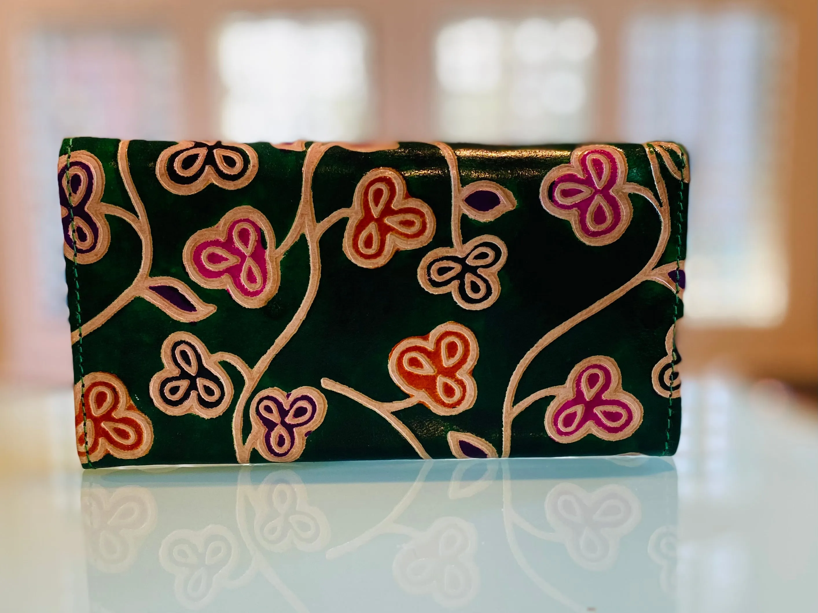 LEATHER WALLET GREEN BACKGROUND WITH FLOWERS
