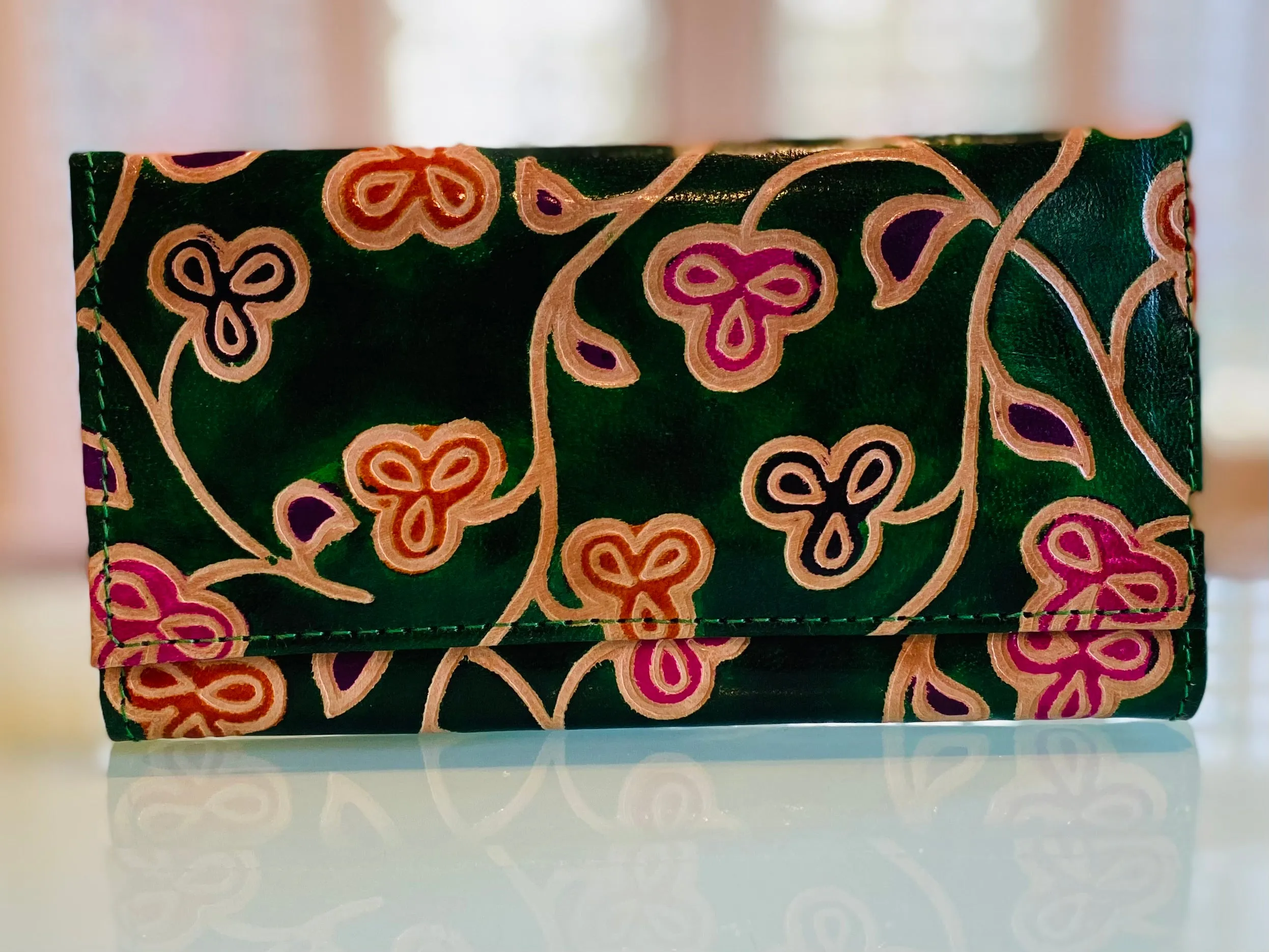 LEATHER WALLET GREEN BACKGROUND WITH FLOWERS