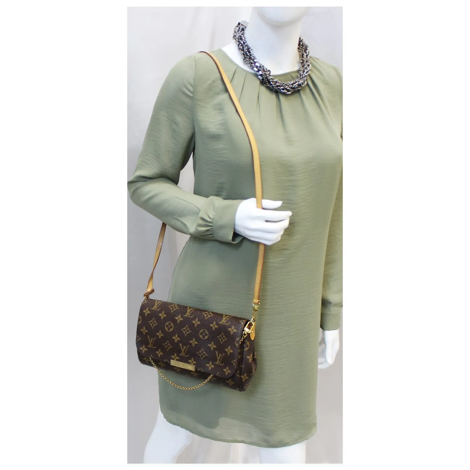 LOUIS VUITTON Favorite MM Monogram Canvas Crossbody Bag