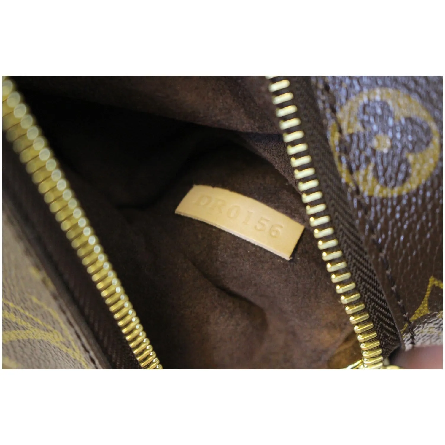 LOUIS VUITTON Metis Pochette Monogram Canvas Crossbody Bag