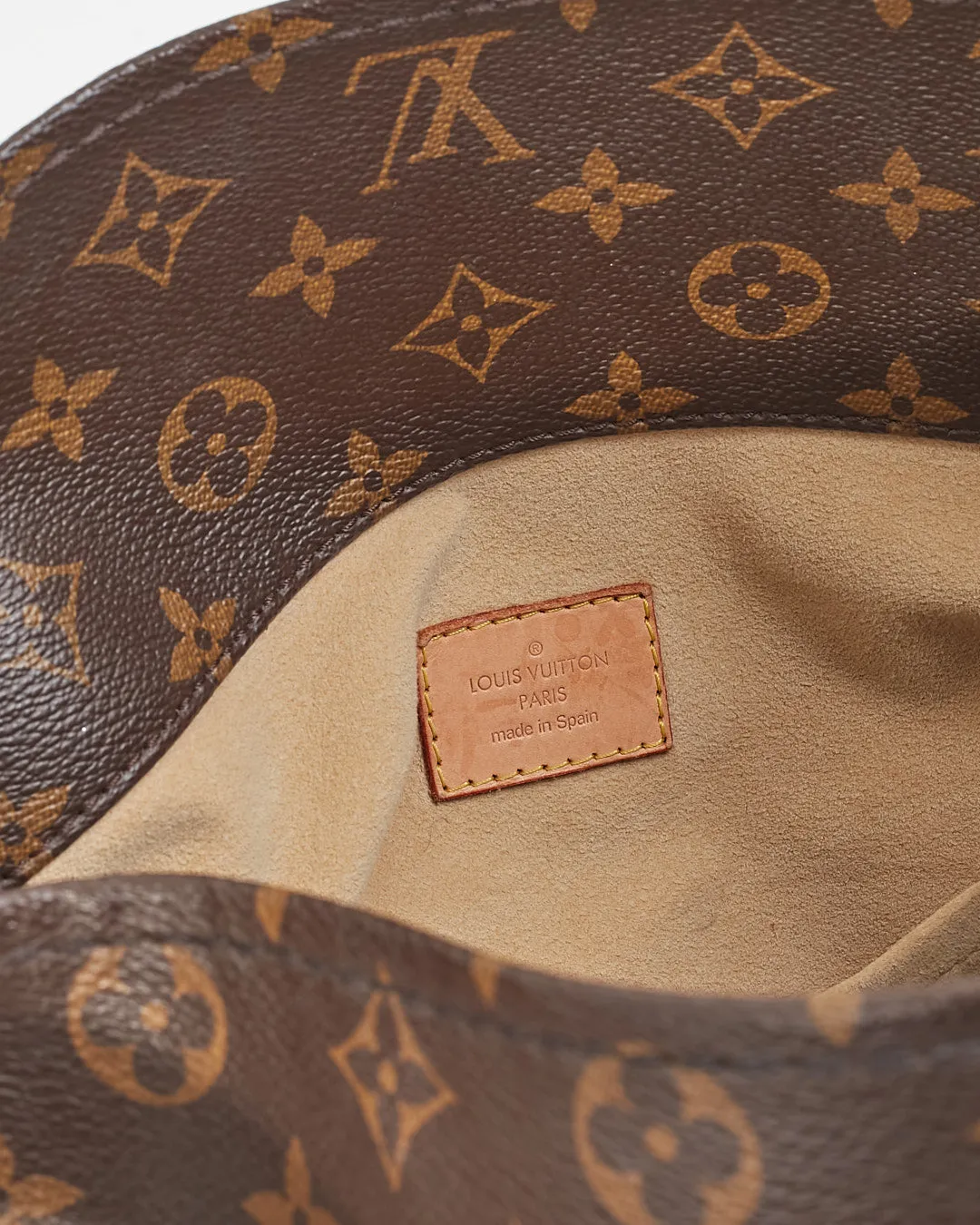 Louis Vuitton Monogram Canvas Artsy MM Shoulder Bag