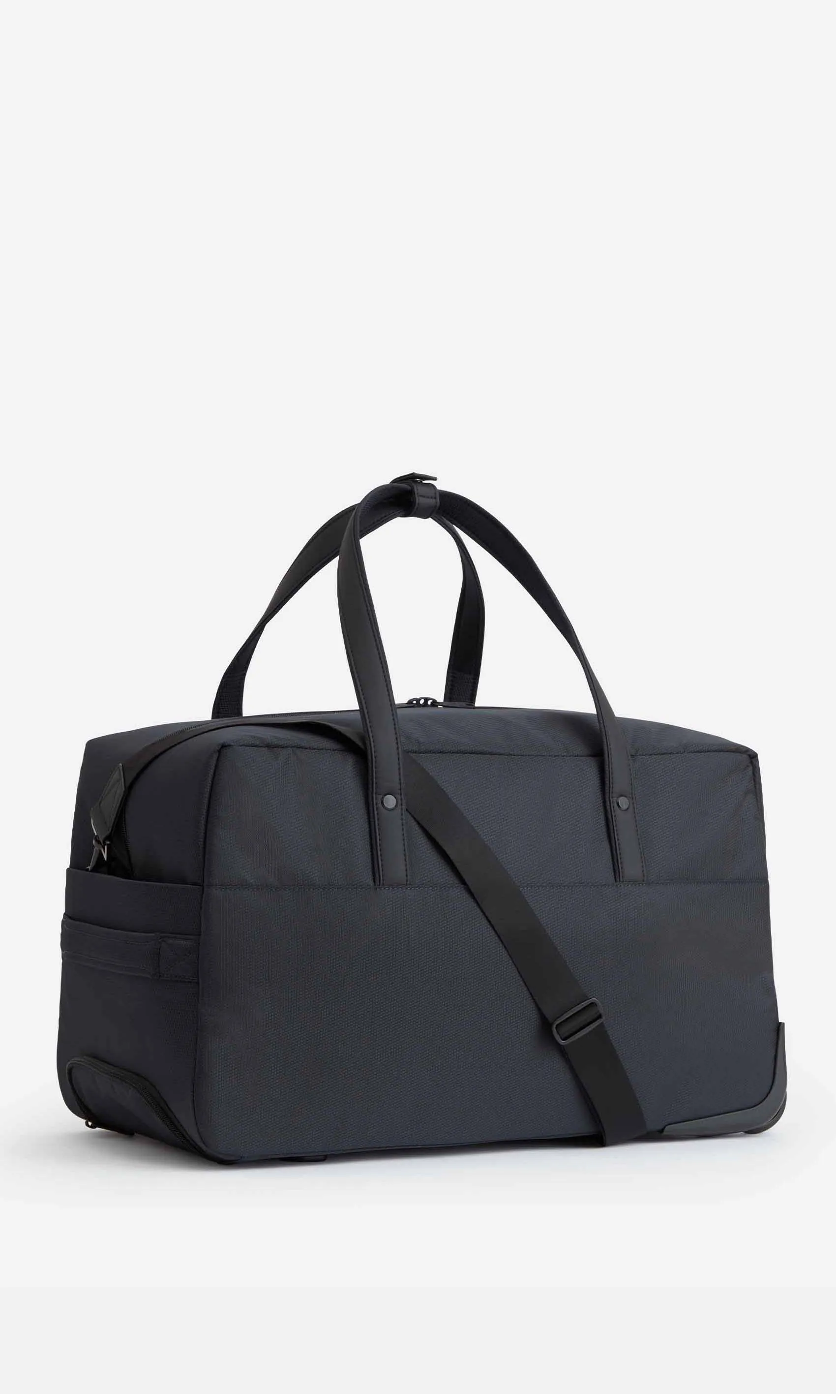 Prestwick wheeled holdall in black