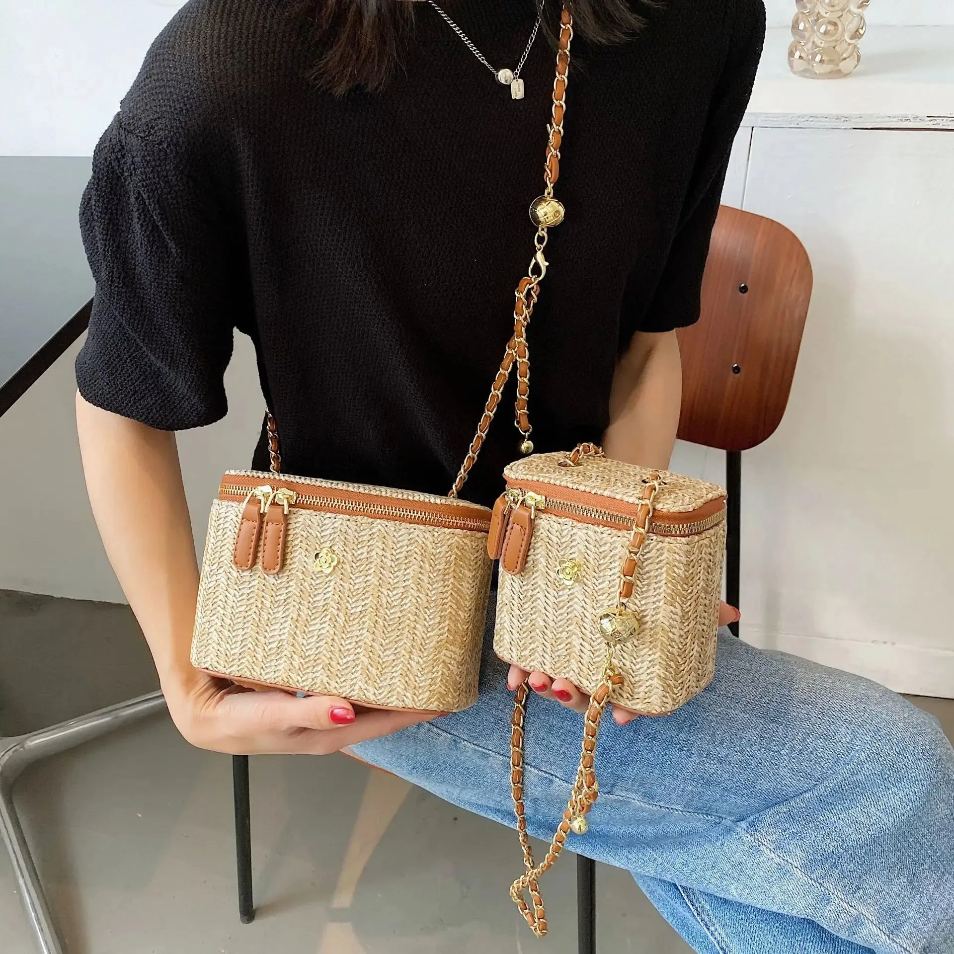 Straw Bucket Crossbody Bag - Fashion Weave Handbag with Chain Chic Shoulder Bags Purses