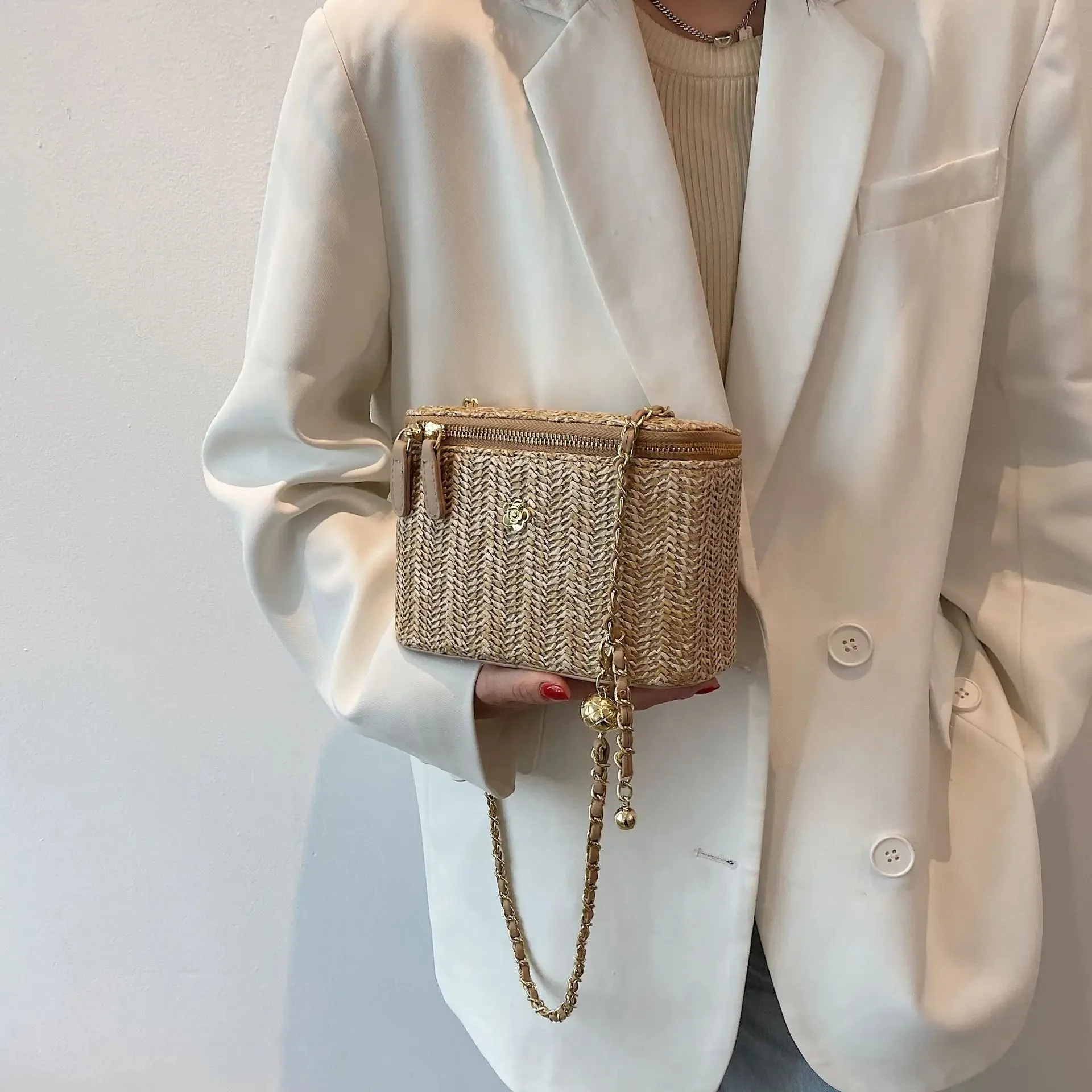 Straw Bucket Crossbody Bag - Fashion Weave Handbag with Chain Chic Shoulder Bags Purses