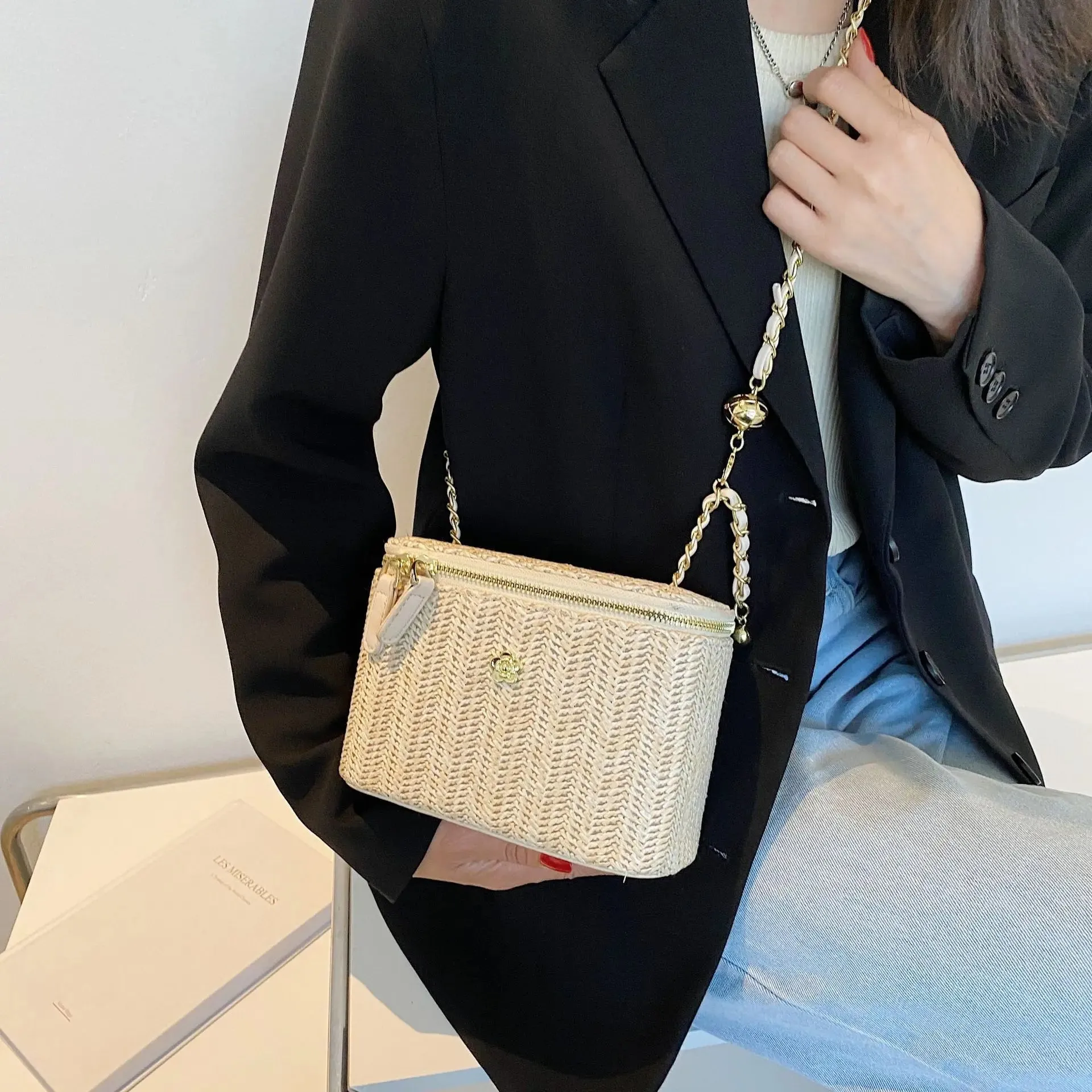 Straw Bucket Crossbody Bag - Fashion Weave Handbag with Chain Chic Shoulder Bags Purses