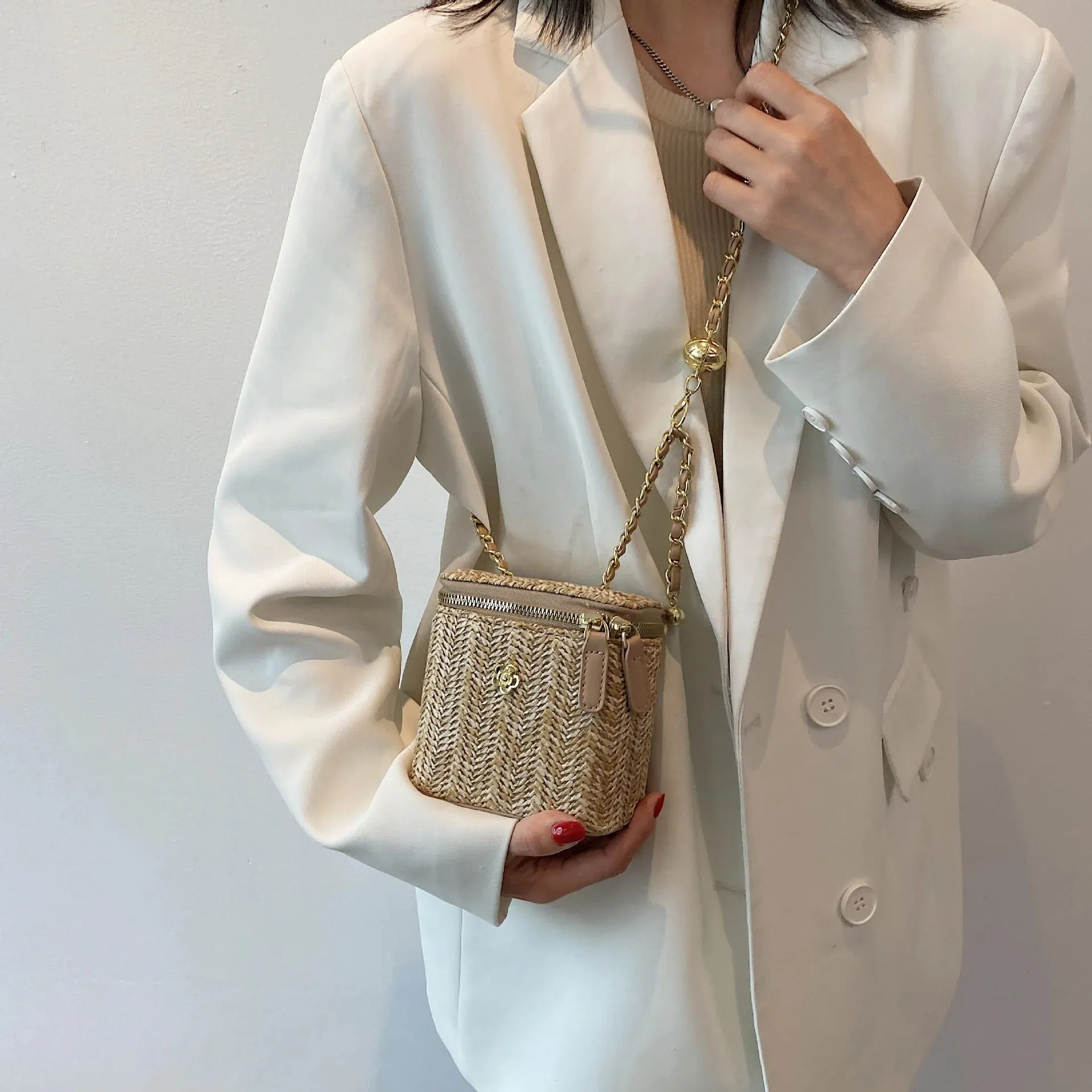 Straw Bucket Crossbody Bag - Fashion Weave Handbag with Chain Chic Shoulder Bags Purses