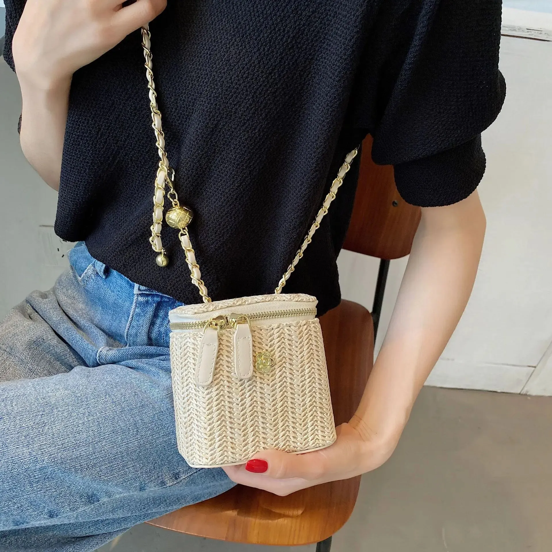Straw Bucket Crossbody Bag - Fashion Weave Handbag with Chain Chic Shoulder Bags Purses