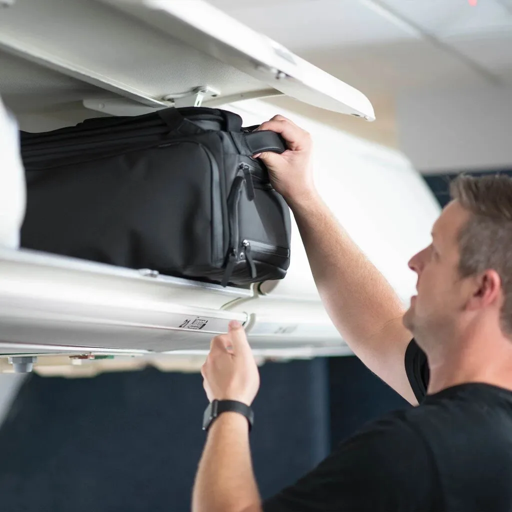 The NOMATIC 30L Travel Bag (V2)
