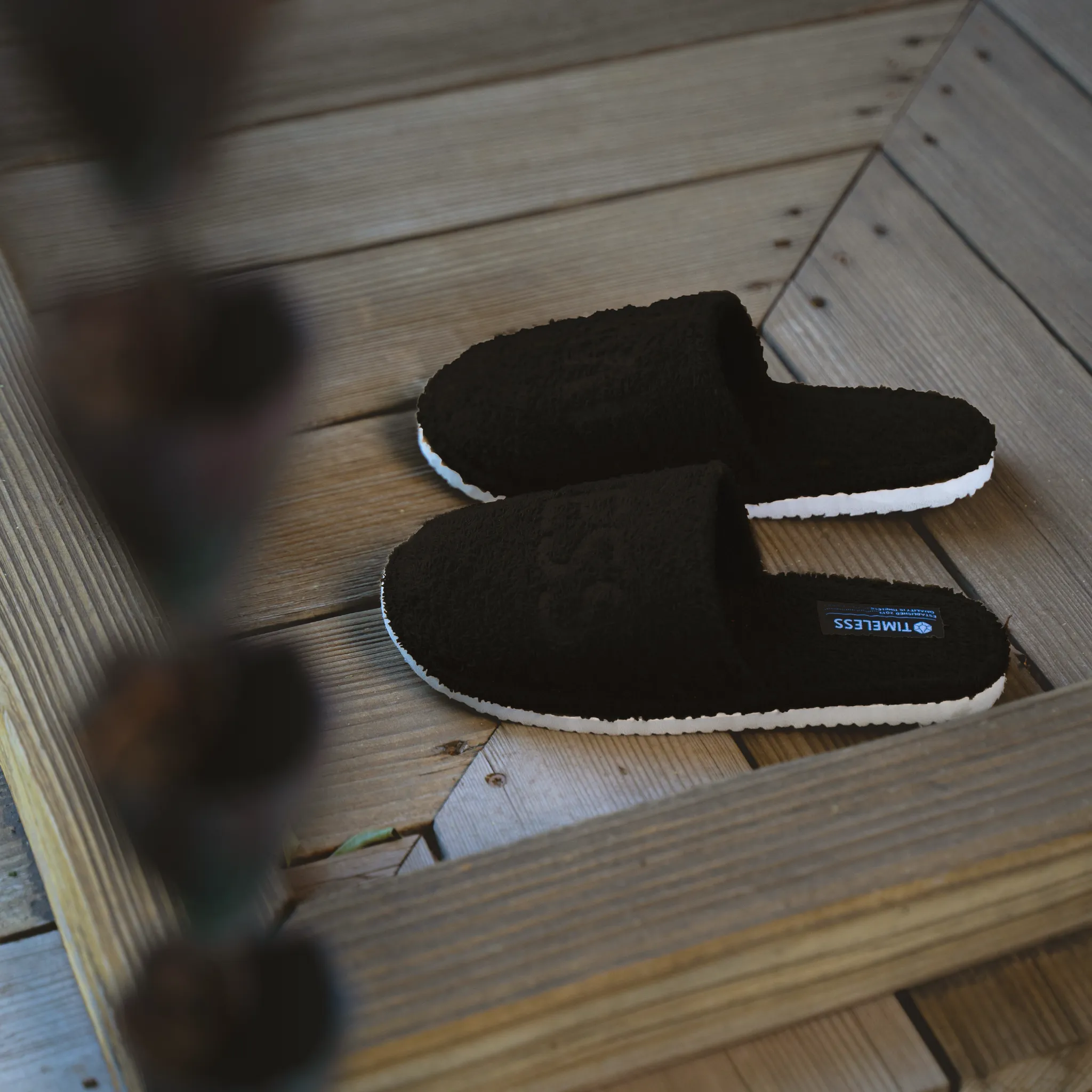 TIMELESS BLACK SLIPPERS