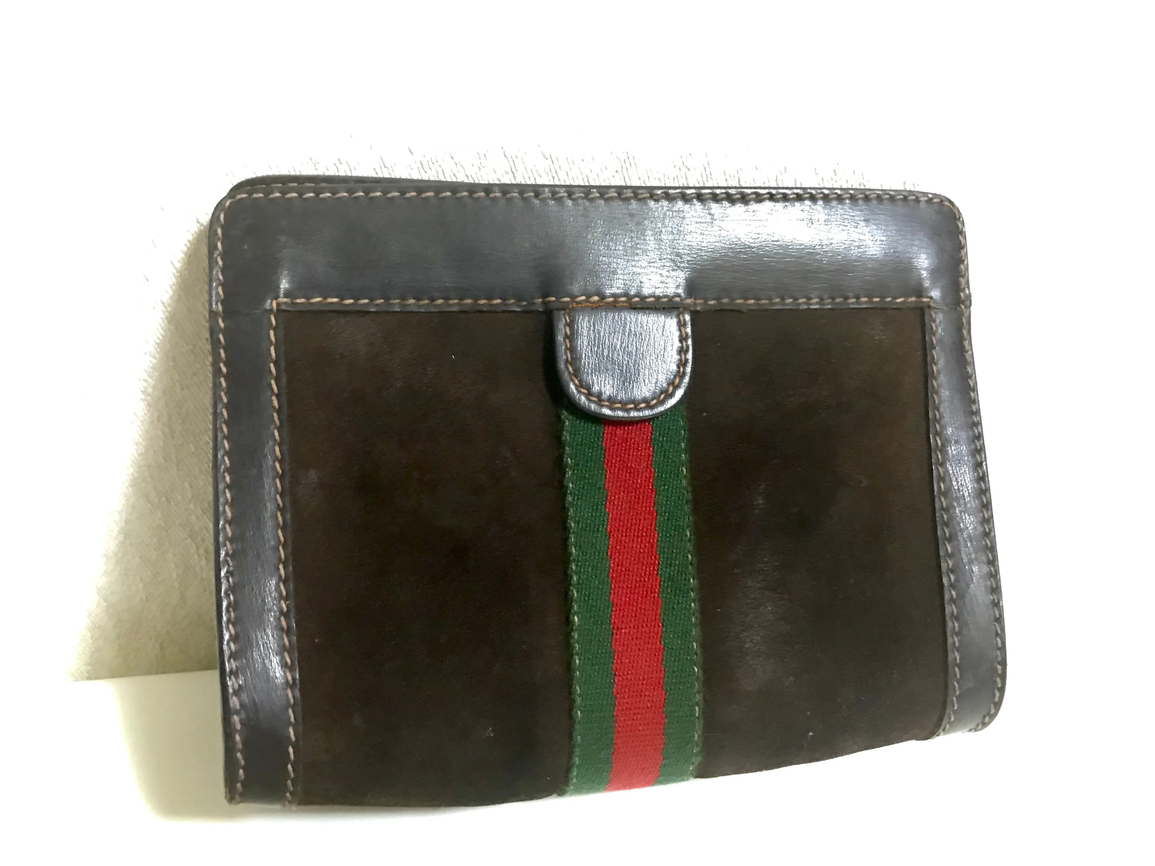 Vintage Gucci brown suede clutch purse with red and green webbing tape and Velcro closure. Webbing, Gucci Parfums collection. 050818f1