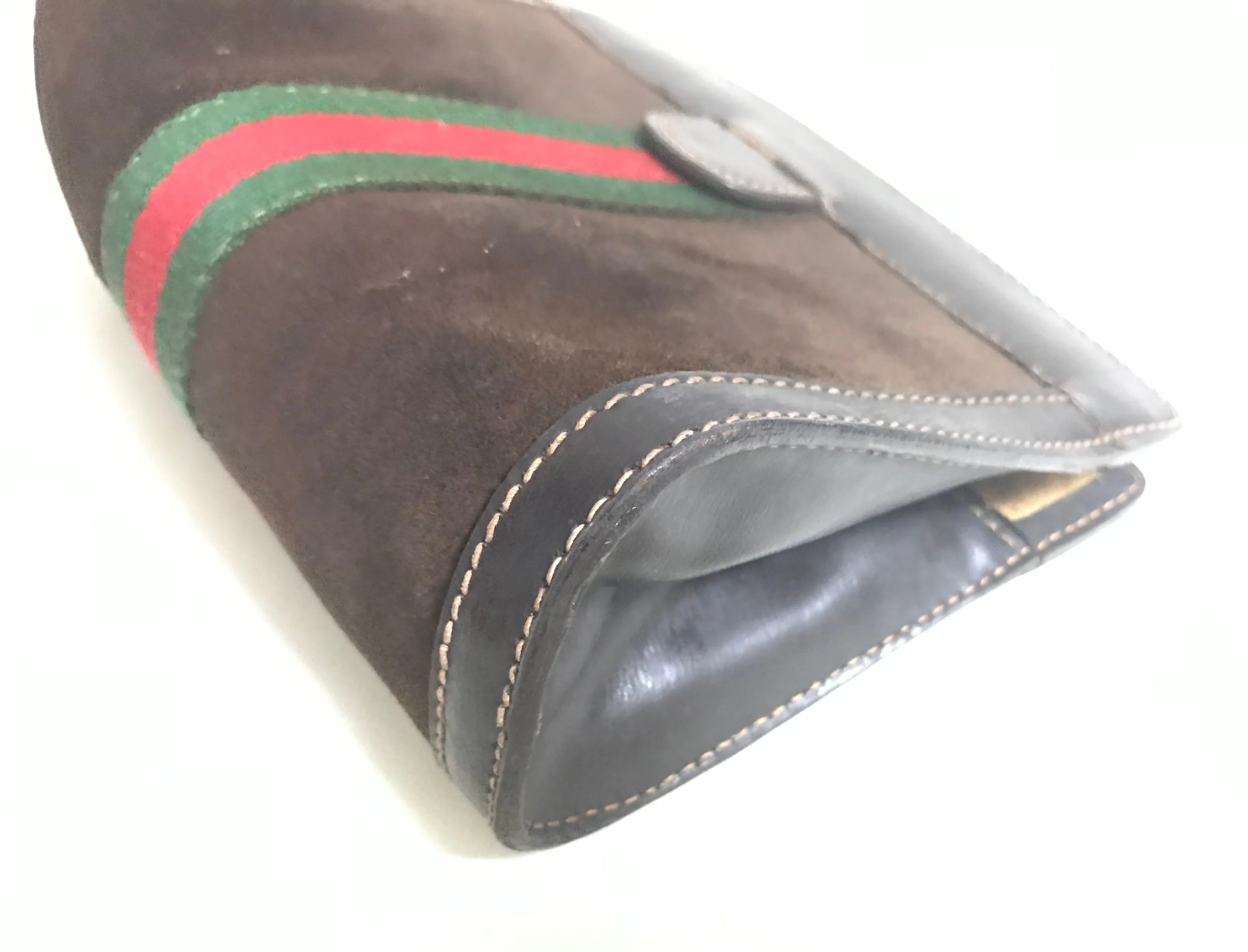 Vintage Gucci brown suede clutch purse with red and green webbing tape and Velcro closure. Webbing, Gucci Parfums collection. 050818f1