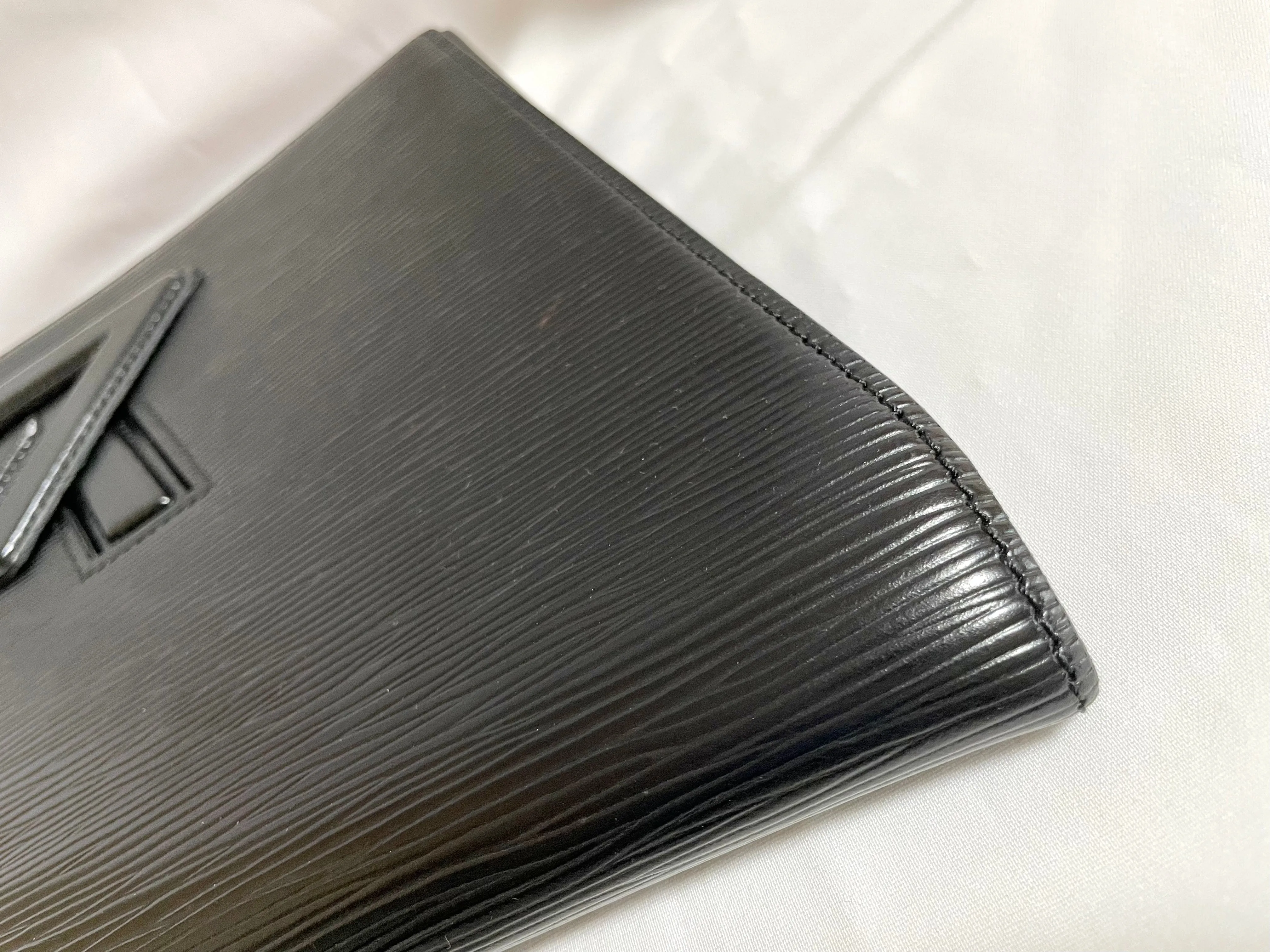 W3. Vintage Louis Vuitton black epi trapezoid mod style clutch bag.  One unique purse from epi line. Unisex and daily use. Trapeze bag. 0407261