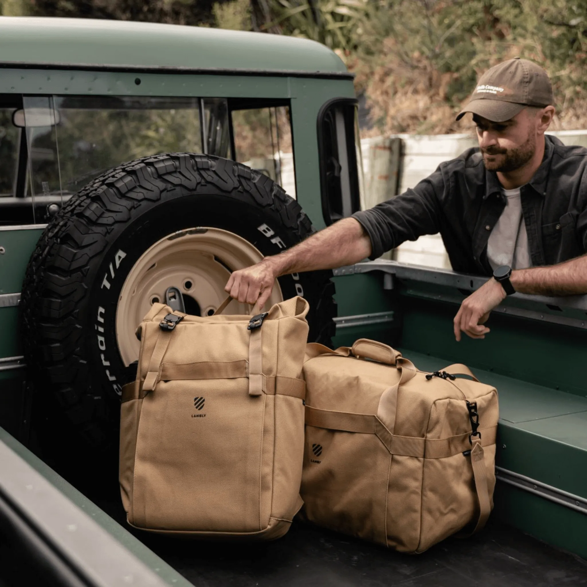 Weekender Backpack With Camera Cube